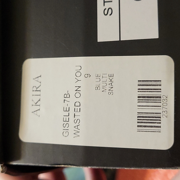 Beautiful snake color knee high boots. Brand new in box and never worn. Size 9 - Picture 8 of 9